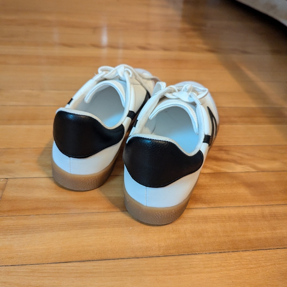 Shoes - Picture 3 of 4